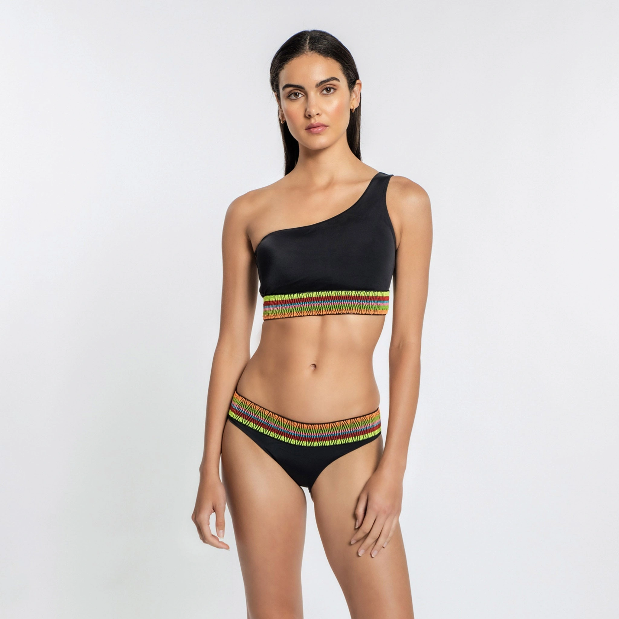 Top Zoni: ¡El sol te llama! Bikini brillante, diseño único, perfecto para la playa. ¡Atrévete a lucir!